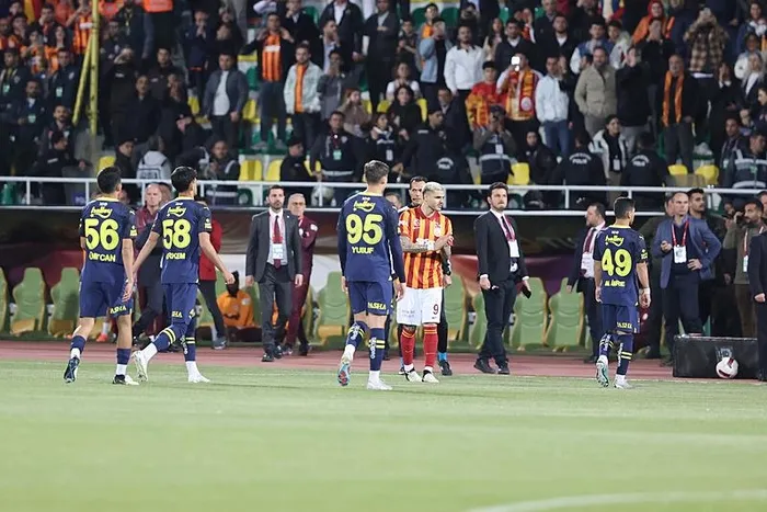 tffden-flas-super-kupa-karari-fenerbahce-pfdkya-sevk-edildi-1712665758886.jpeg TFF'den flaş Süper Kupa kararı! Fenerbahçe ve Galatasaray PFDK'ya sevk edildi | Fenerbahçe'nin puanı silinecek mi? İşte o madde... - 1