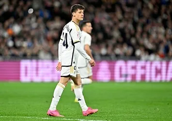 Beşiktaş - Galatasaray derbisinin ardından Arda Güler krizi! Dikkat çeken beğeni: İstanbul sarı kırmızı...