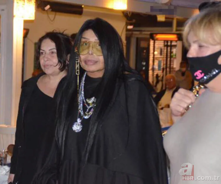 Bülent Ersoy altı saatte 100 bin TL harcadı! Alışverişi taksiye sığmadı 5