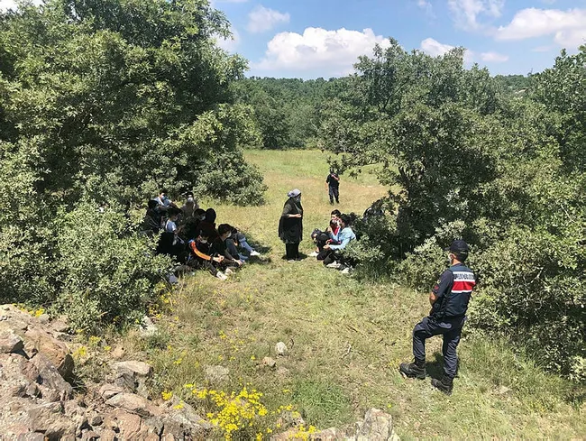 yurt-disi-diye-geldikleri-yer-eskisehir-cikti-ceza-yagdi-1624716255906.jpg 'Yurt dışı' diye geldikleri yer Eskişehir çıktı! Ceza yağdı - 2