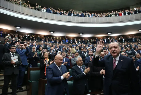 son-dakika-ak-parti-grup-toplantisi-baskan-erdogandan-onemli-aciklamalar-1640164754845.jpg Son dakika: AK Parti Grup Toplantısı | Başkan Erdoğan: Kur korumalı mevduat sistemi amacına ulaştı - 5