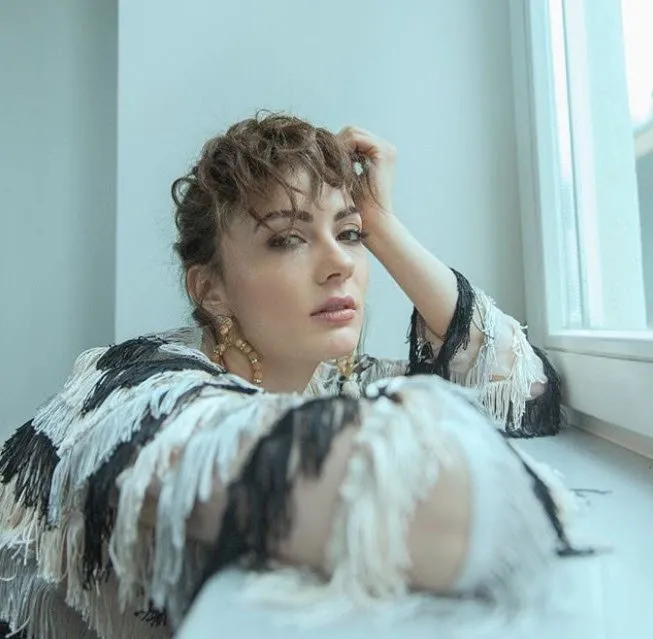 Afili Ask In Ayse Si Burcu Ozberk Estetiksiz Haliyle Soke Etti
