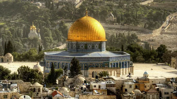 Mescid-i Aksa’ya defalarca baskın yaptılar! İsrail polisi koruma altına aldı