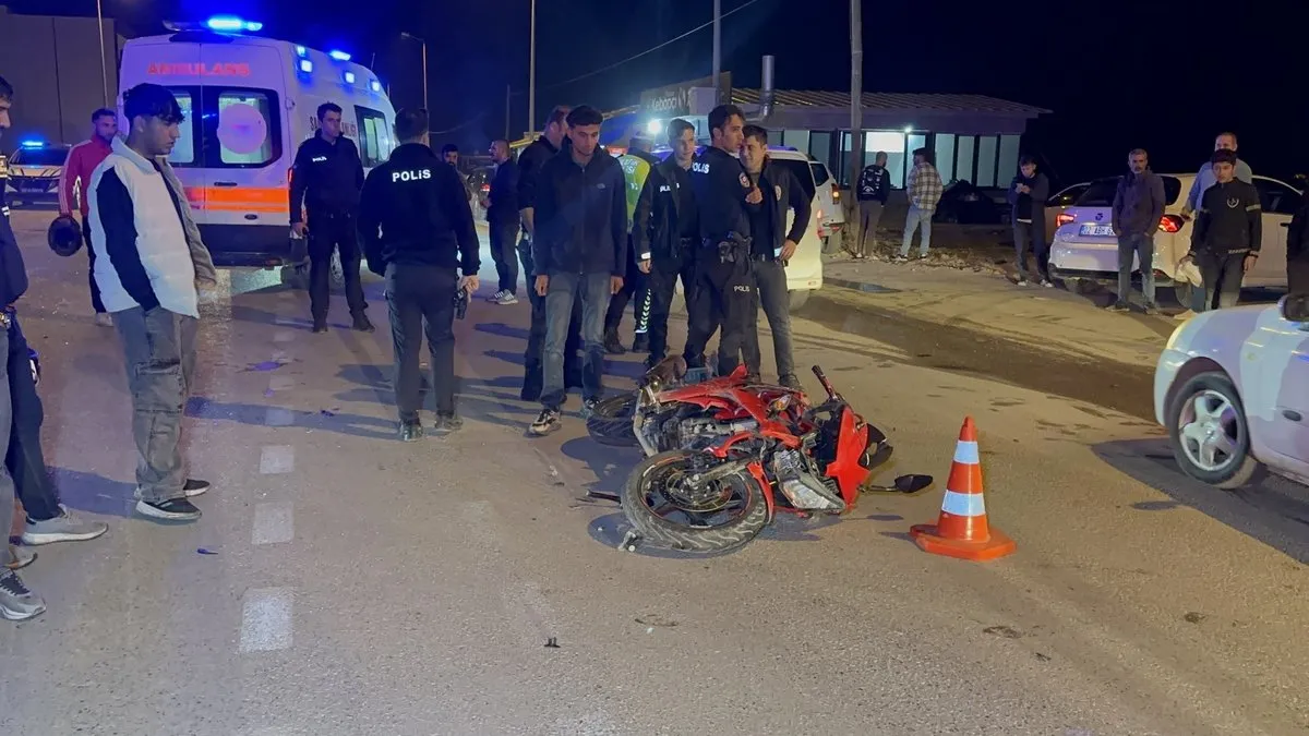 Adıyaman'da motosiklet ile otomobil çarpıştı: 3 yaralı