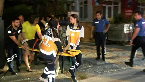 1692594058022.jpeg Kadıköy'de can pazarı! Alevler daireyi sardı, karı koca balkondan atladı: 1 ölü, 2 yaralı - 2