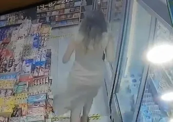 Markette taciz skandalı! Kadının eşi tacizciye saldırdı