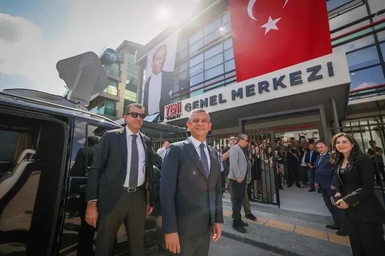 Yeni Parti’de Özgür Özel ile Ekrem İmamoğlu destekçileri arasında gerilim: Berk Esen’den “Hata üstüne hata” çıkışı - 2