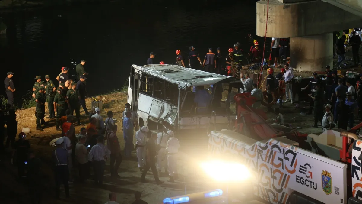 Cezayir’de feci kaza! Otobüs dere yatağına devrildi: 18 kişi boğuldu