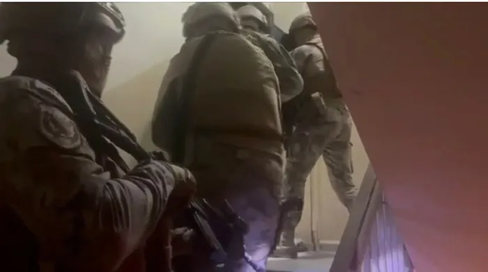 yeni-nesil-suc-orgutlerine-darbe-isyerlerine-molotof-atip-harac-isteyen-cete-cokertildi-1772478555409.jpg Yeni nesil suç örgütlerine darbe: İşyerlerine molotof atıp haraç isteyen çete çökertildi - 1