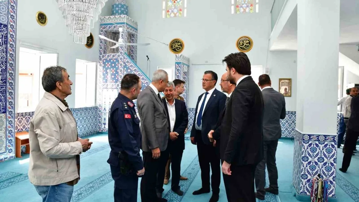 Hayırseverin yaptırdığı cami dualarla açıldı