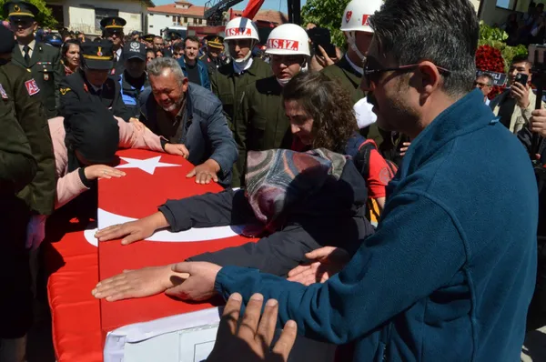 Pençe- Kilit şehidi Tunahan Erbaşı Aksaray'da son yolculuğuna uğurlandı! Gözyaşları sel oldu - 3