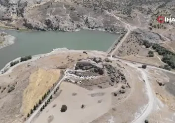 Kaya üzerindeki Yüksek Kilise ilgi odağı