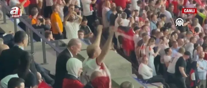 Başkan Erdoğan’dan Bizim Çocuklar’a teşekkür ziyareti! Hollanda maçı sonrası soyunma odasına indi