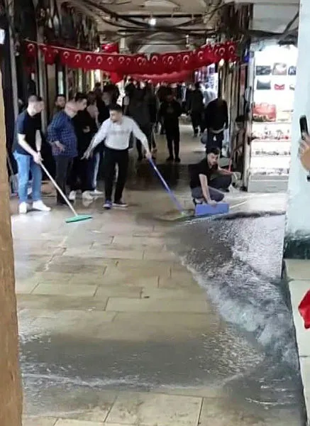 İstanbul'da yoğun yağış! Kapalıçarşı ve Çekmeköy Metrosu'nda çileli saatler - 3