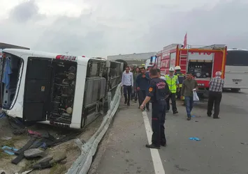 Askerleri taşıyan otobüs kaza yaptı : 47 yaralı