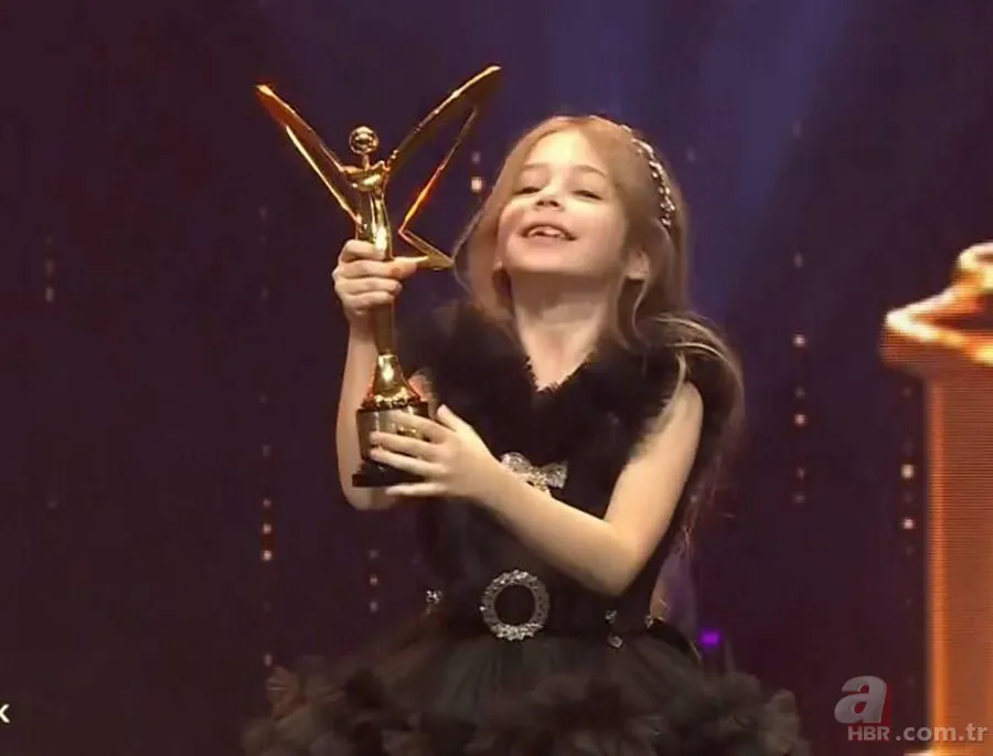 Bir Küçük Gün Işığı’nın minik yıldızı Azra Aksu’ya bir ödül daha! ‘En iyi’ seçildi 5