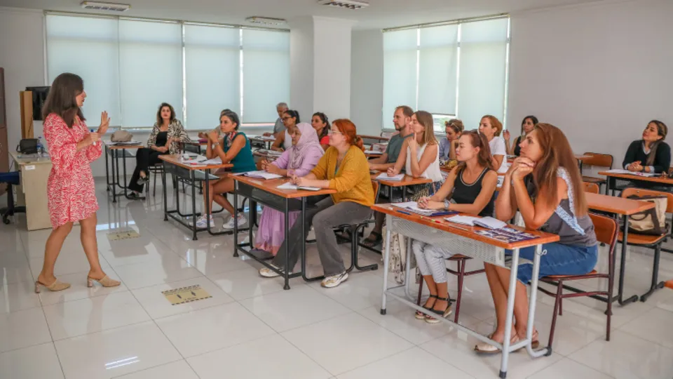 Ruslar ile Ukraynalılar aynı sınıfta Türkçe öğreniyor