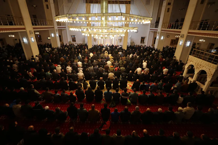 kadir-gecesinde-eller-semaya-acildi-milyonlar-huzurda-bulustu-1773687555930.jpg Kadir Gecesi'nde eller semaya açıldı: Milyonlar huzurda buluştu - 19