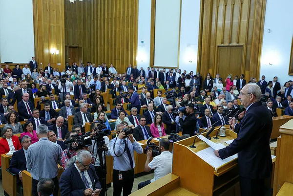 chpnin-9-il-baskanindan-kemal-kilicdarogluna-koltugu-terk-et-cagrisi-degisim-sart-1686673827631.jpg CHP'nin 9 il başkanından Kemal Kılıçdaroğlu'na "koltuğu terk et" çağrısı: Değişim şart! - 6