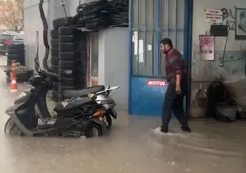 Hatay'ı sağanak yağış vurdu