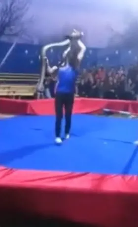 Dev piton gösteri yapan adamı seyircilerin gözü önünde boğdu! O anlar böyle görüntülendi 10