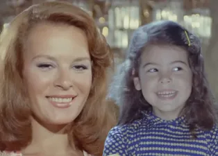 İbo ile Güllüşah’ın çocuk yıldızıydı! Hülya Koçyiğit’in kızı annesinin tıpatıp aynısı!