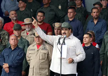 ABD Maduro'yu yakalatana 15 milyon dolar ödül verecek