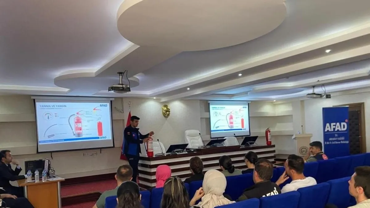 Valilik çalışanlarına yangın eğitimi