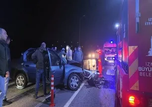 İzmir'de feci kaza! İki otomobil çarpıştı: 6 yaralı