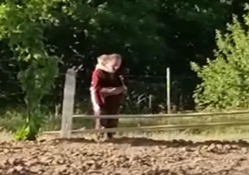 Namaz kılan dedenin torunuyla imtihanı