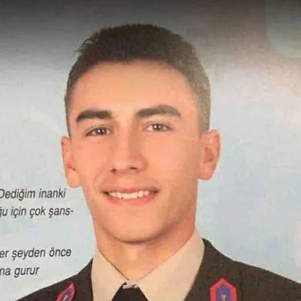 Şehit babası oğlunun tabutunu omzunda taşıdı