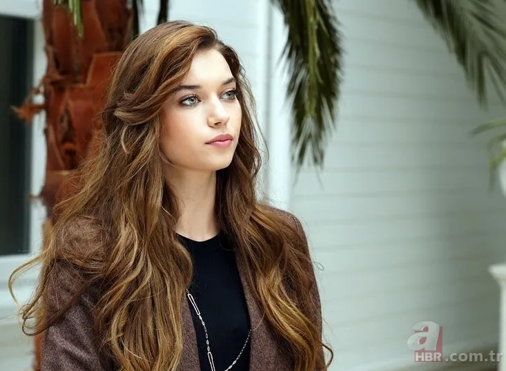 Afra Saraçoğlu'nun "bir insan hiç mi değişmez?" dedirten halleri 1