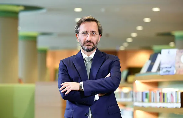 İletişim Başkanı Fahrettin Altun’dan Avrupa Komisyonu Başkan Yardımcısı Schinas’ın küstahlığına sert yanıt: Sizin gerçek yaşam tarzınız bu