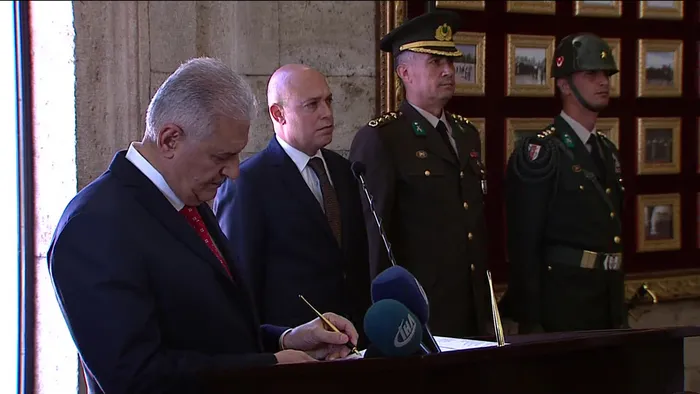 Başbakan Yıldırım, Yüksek Askeri Şura üyeleri ile Anıtkabir'i ziyaret etti - 1