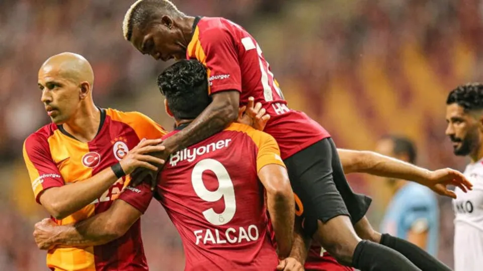 Galatasaray'da bir dönem sona eriyor! Bu sözlerle veda etti