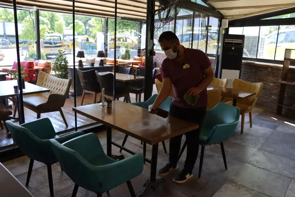 vatandaslar-kafe-ve-restoranlara-akin-etti-1622531478813.jpg Vatandaşlar kafe ve restoranlara akın etti! - 10