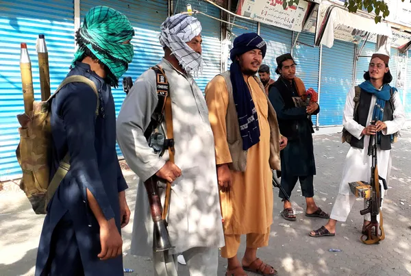 Taliban Afganistan'da bir kenti daha ele geçirdi - 4