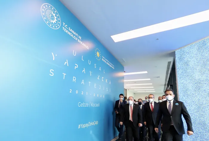 Sanayi ve Teknoloji Bakanı Mustafa Varank Türkiye'nin Ulusal Yapay Zeka Stratejisini açıkladı: 50 bin kişi istihdam edilecek - 5