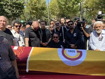 Şafak Sezer usta oyuncunun cenazesinde isyan etti: Ben böyle rezillik görmedim
