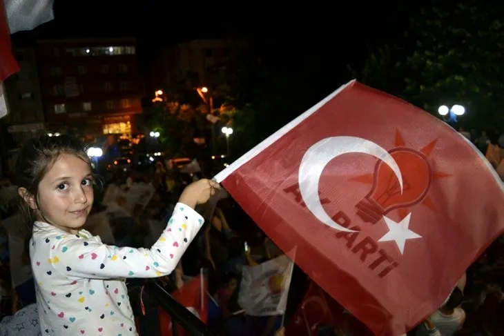 Erdoğan’ın seçim zaferi tüm yurtta coşkuyla kutlandı