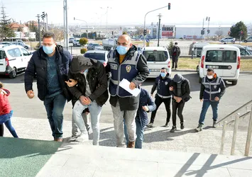 Video izleyip hırsızlığa kalkıştılar polis yakaladı