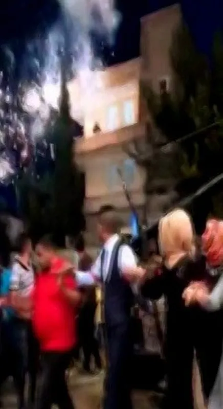 Düğünde korkunç olay! Havai fişek elinde patladı - 1