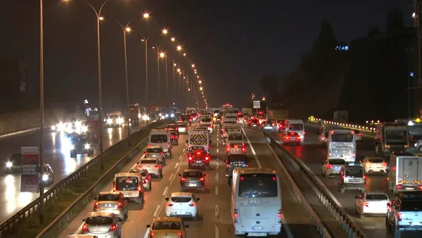 İstanbul'da yeni hafta trafikle başladı! Vatandaş yolda kaldı - 2