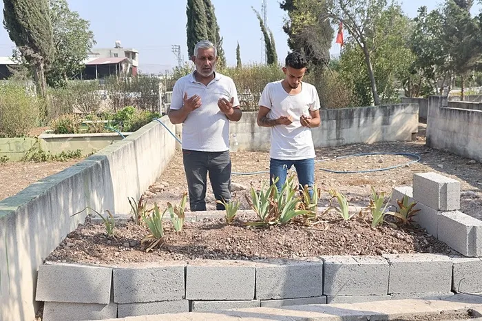 ayse-tokyazin-cesedini-valiz-icerisinde-boyle-tasimis-kan-donduran-goruntuler-ortaya-cikti-1752653952994.jpeg Hayatını kaybeden genç kız toprağa verildi. (İHA)