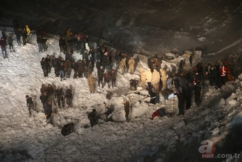 Son dakika: Van'da minibüsün üzerine çığ düştü! Olay yerinden ilk görüntüler... 20
