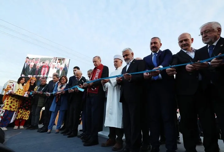 Başkan Erdoğan Gaziantep'te köy evinde vatandaşlarla bir araya geldi