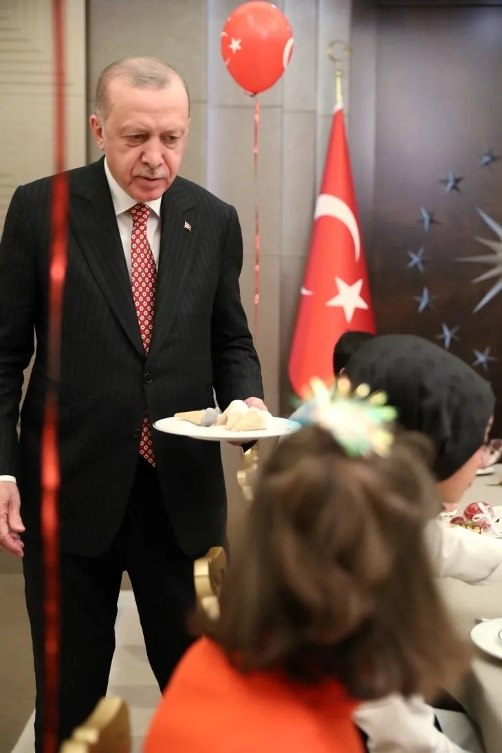 Başkan Erdoğan 23 Nisan Ulusal Egemenlik ve Çocuk Bayramı'nda çocuklarla iftarda buluştu