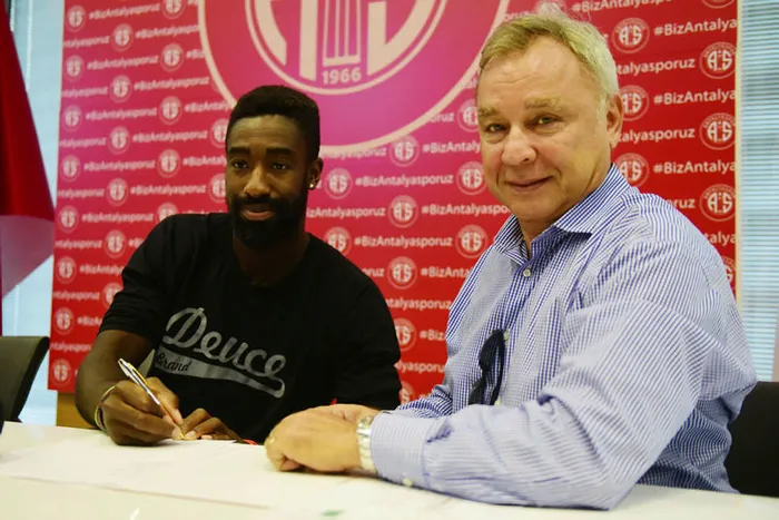Antalyaspor, Djourou ile 2 yıllık sözleşme imzaladı - 1