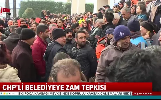 İşçiler belediye binasını bastı