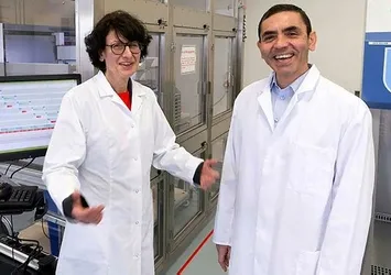Uğur Şahin ve Özlem Türeci koronavirüsten sonra MS hastalığına da umut oldular!